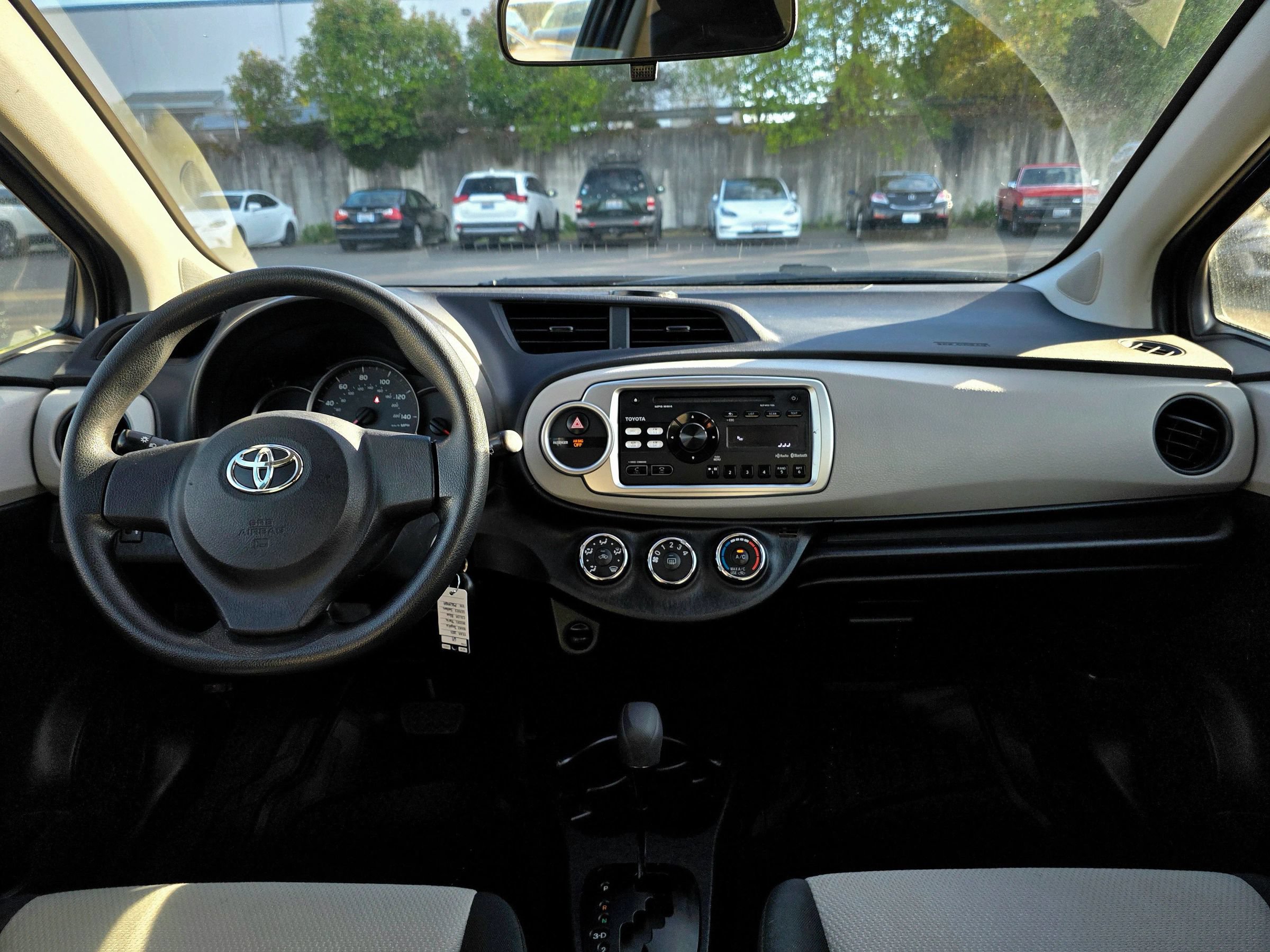 Used 2013 Toyota Yaris L FWD image 17