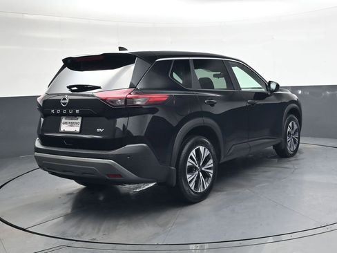 Used 2023 Nissan Rogue SV image 4