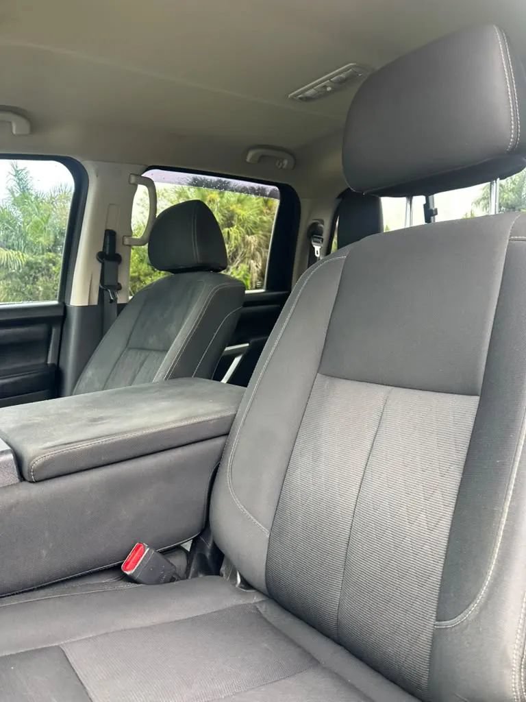 Used 2019 Nissan Titan SV AWD/4WD image 11