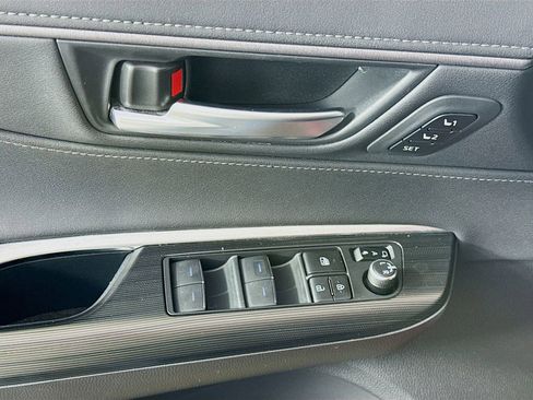 Used 2021 Toyota Venza Limited image 21