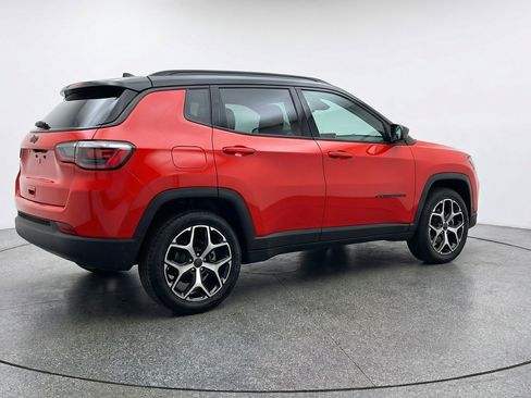 Used 2025 Jeep Compass Limited image 9