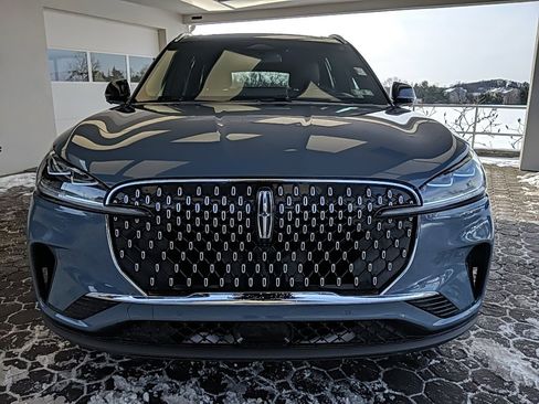 Certified 2025 Lincoln Aviator Reserve w/ Equipment Group 201A image 2