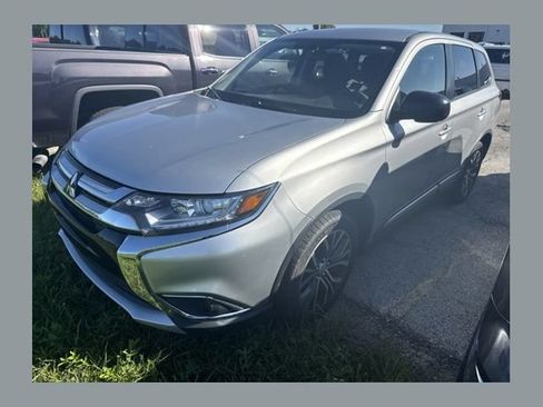 Used 2018 Mitsubishi Outlander ES AWD/4WD image 1