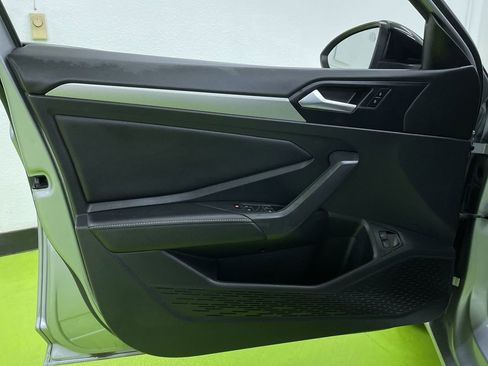 Used 2022 Volkswagen Jetta Sport image 15