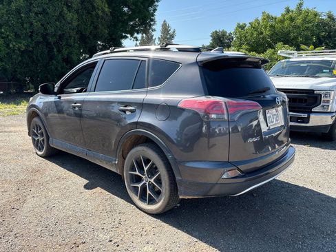 Used 2016 Toyota RAV4 SE FWD image 3
