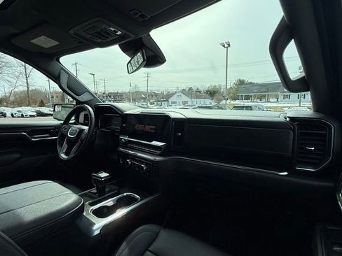 Used 2023 GMC Sierra 1500 SLT image 24