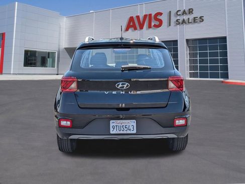 Used 2025 Hyundai Venue SEL FWD image 7