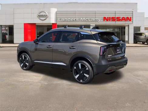 New 2026 Nissan Kicks SR w/ Cold Weather Package FWD image 5