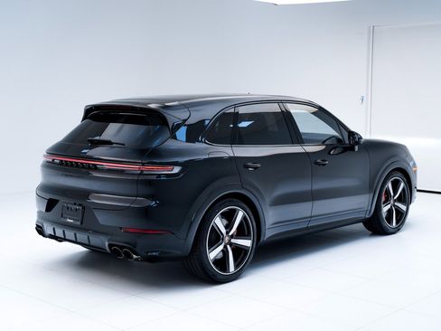 New 2026 Porsche Cayenne GTS image 9