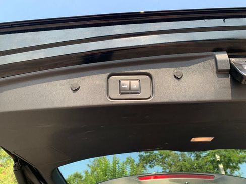 Used 2025 Nissan Pathfinder SL w/ Cargo Package FWD image 8