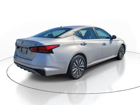 Used 2024 Nissan Altima 2.5 SV image 7
