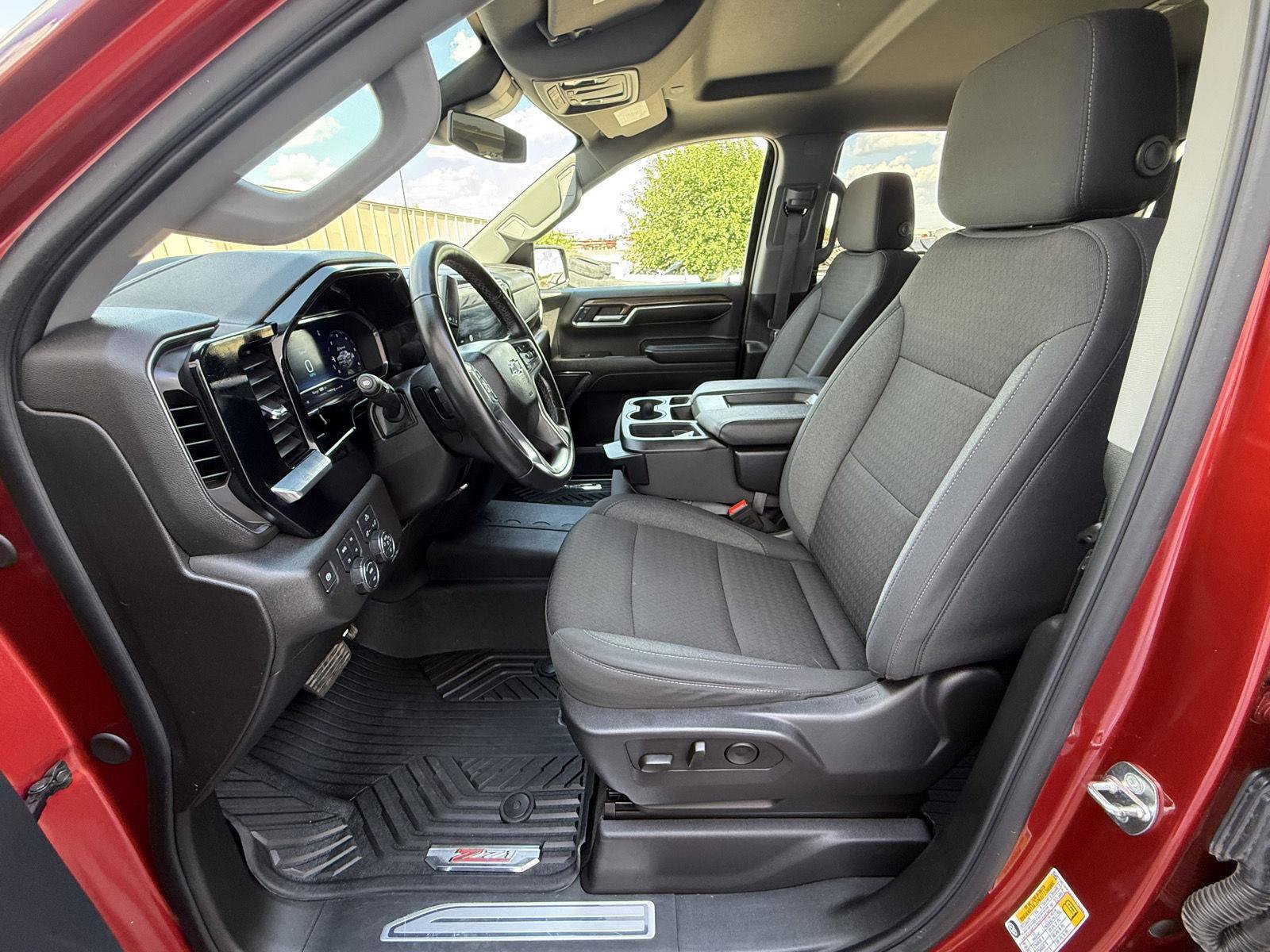 Used 2024 Chevrolet Silverado 1500 RST w/ Z71 Off-Road Package AWD/4WD image 10