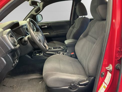 Certified 2017 Toyota Tacoma TRD Sport w/ Tow Package (A/T) image 9