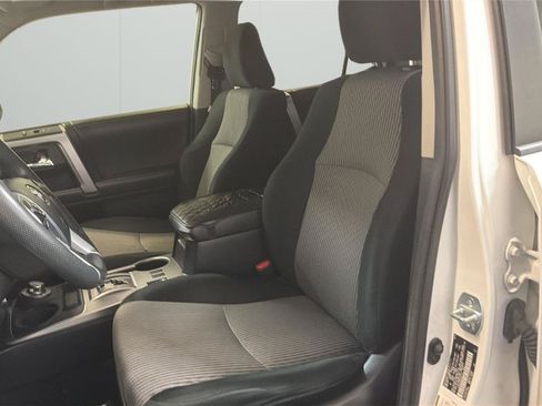 Used 2017 Toyota 4Runner SR5 AWD/4WD image 10