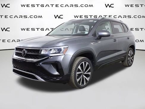 Used 2022 Volkswagen Taos SE image 1