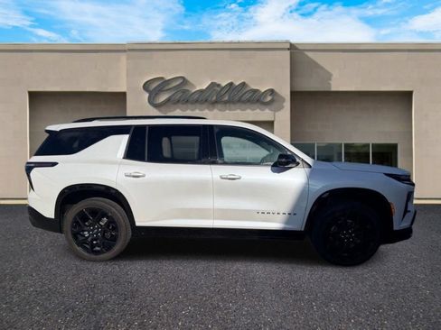 Used 2024 Chevrolet Traverse RS AWD/4WD image 2