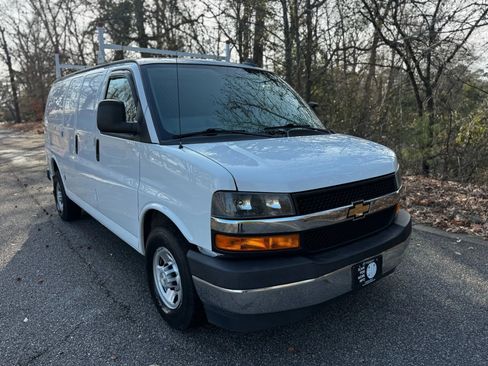 Used 2018 Chevrolet Express 2500 w/ Driver Convenience Package image 6
