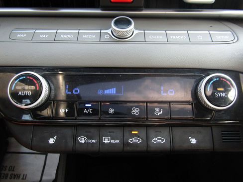 Used 2024 Hyundai Elantra SEL w/ Convenience Package FWD image 17