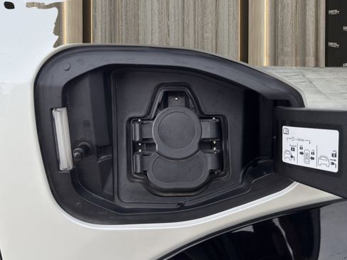 Used 2025 Nissan Ariya FWD image 68