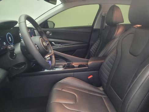 Used 2025 Hyundai Elantra Limited FWD image 17