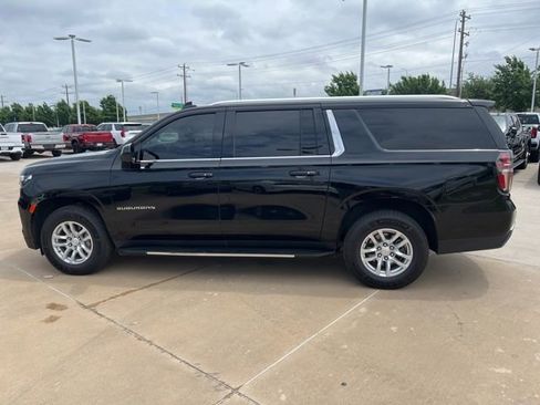 Used 2023 Chevrolet Suburban LT RWD image 7