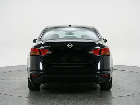 Used 2025 Nissan Altima 2.5 SV FWD image 7