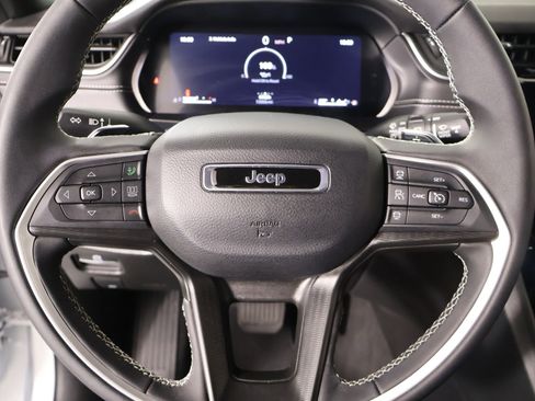 Used 2024 Jeep Grand Cherokee L Laredo RWD image 3