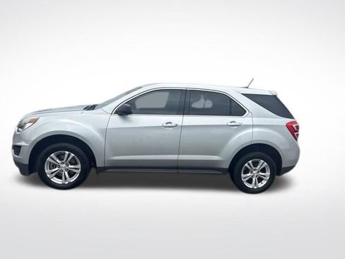 Used 2017 Chevrolet Equinox LS FWD image 2
