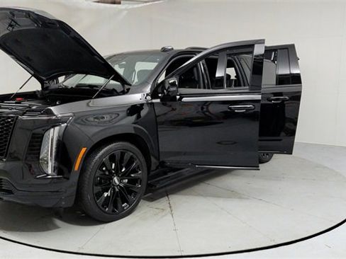 Used 2026 Cadillac Escalade ESV Sport w/ LPO, ONYX Package image 9