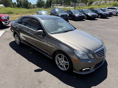 Used 2011 Mercedes-Benz E 550 4MATIC Sedan w/ Premium 2 Pkg image 5
