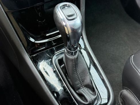 Used 2019 Buick Encore Essence FWD image 22