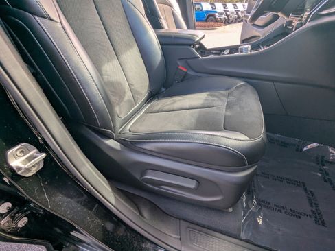 Used 2023 Jeep Grand Cherokee L Laredo image 15