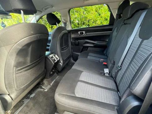 Used 2021 Kia Sorento LX AWD/4WD image 13