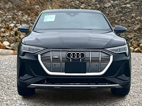 Used 2022 Audi e-tron Premium Plus w/ Premium Plus Package image 3