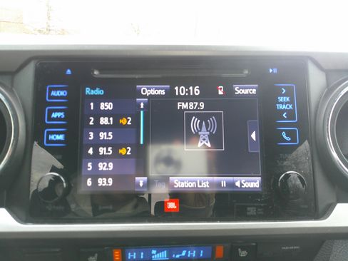 Used 2018 Toyota Tacoma Limited image 24