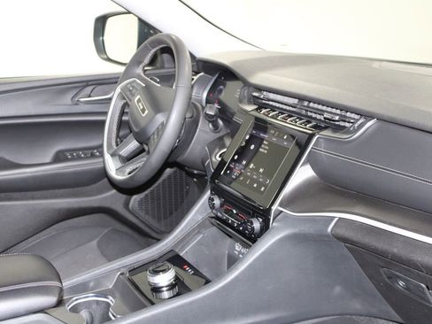 Used 2023 Jeep Grand Cherokee L Laredo image 29