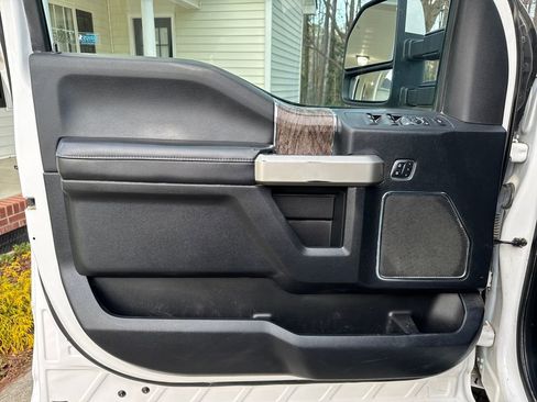 Used 2017 Ford F250 Lariat w/ Lariat Value Package image 14