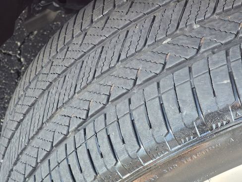 Certified 2025 Honda Pilot Touring image 11