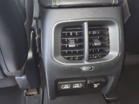 Used 2022 Jeep Cherokee Latitude Lux w/ Mopar Interior Package AWD/4WD image 29