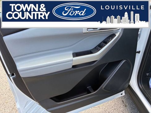 Used 2023 Ford Explorer XLT w/ Equipment Group 202A RWD image 10