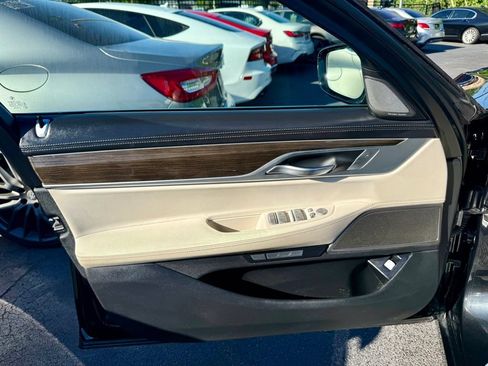 Used 2018 BMW 740i xDrive AWD/4WD image 8