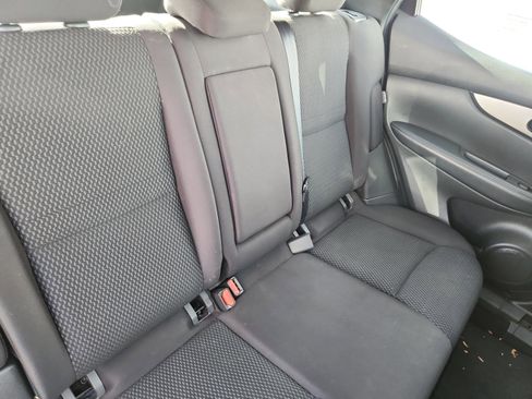 Used 2021 Nissan Rogue Sport S image 19