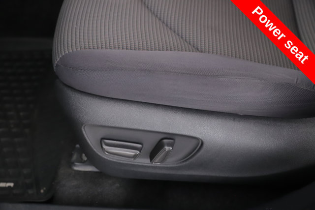 Used 2024 Toyota Highlander LE AWD/4WD image 18