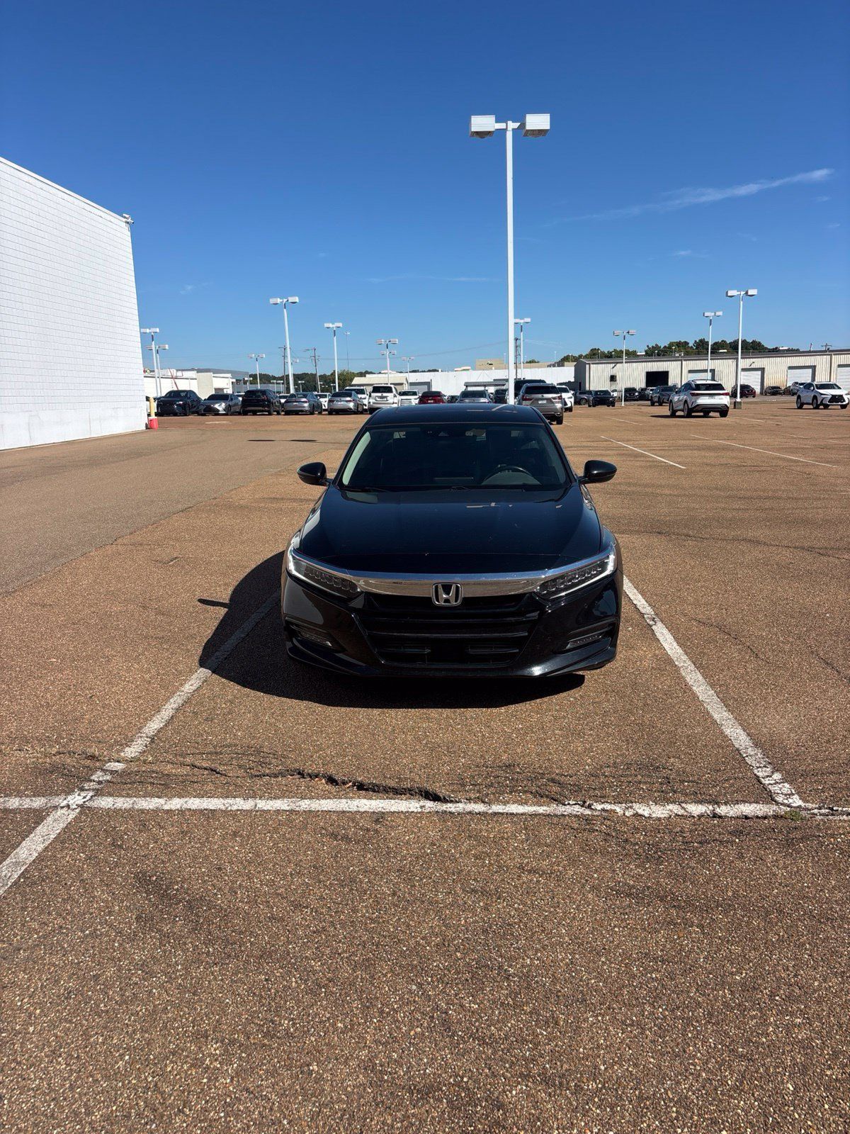Used 2018 Honda Accord Touring image 2