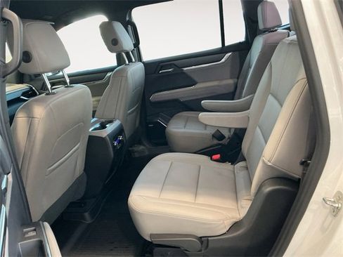 Used 2024 GMC Acadia Elevation image 11