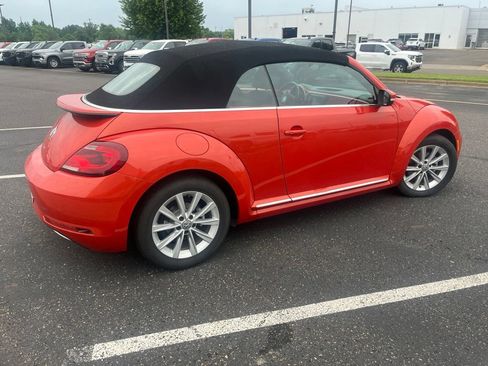 Used 2019 Volkswagen Beetle 2.0T SE FWD image 2