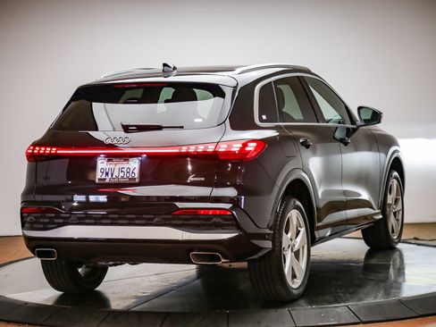 Certified 2025 Audi Q5 Premium Plus w/ Premium Plus AWD/4WD image 5