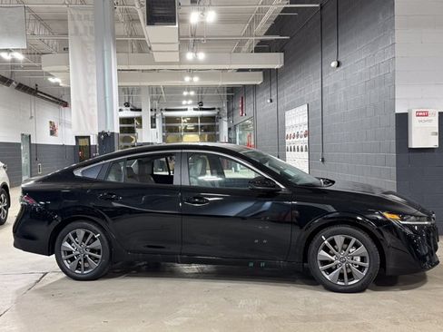 New 2026 Nissan Sentra SL w/ Floor Mat Package FWD image 5