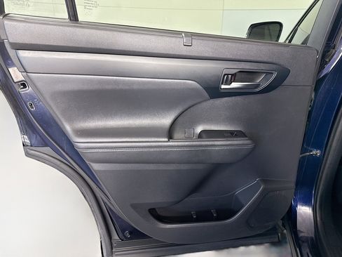 Used 2020 Toyota Highlander XLE image 26