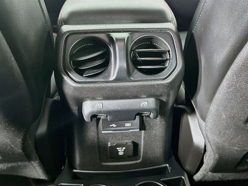 Used 2019 Jeep Wrangler Unlimited Rubicon AWD/4WD image 28